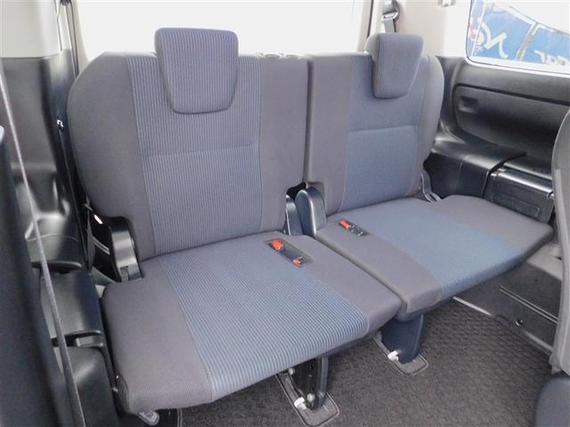 ノア Ｘ　ブレーキサポート　イモビライザー　アイドリングストッ　ＤＶＤ再生可　ＡＵＸ　デュアルエアコン　クルーズＣ　バックモニタ－　地デジＴＶ　ＬＥＤランプ　スマートキ　オートエアコン　ＥＳＣ　ナビ＆ＴＶ　３列（9枚目）