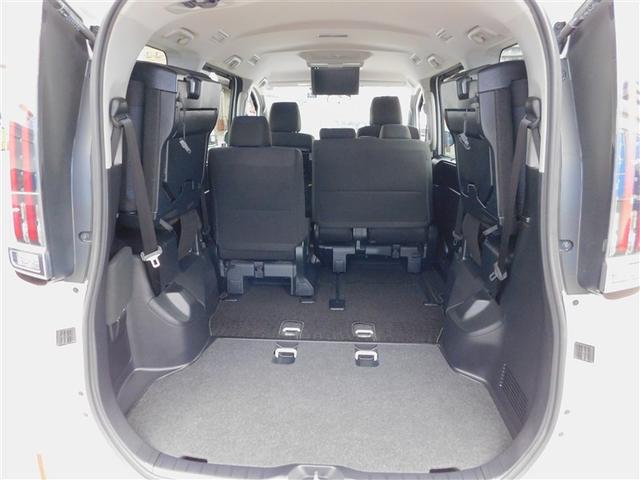 ノア Ｘ　ブレーキサポート　イモビライザー　アイドリングストッ　ＤＶＤ再生可　ＡＵＸ　デュアルエアコン　クルーズＣ　バックモニタ－　地デジＴＶ　ＬＥＤランプ　スマートキ　オートエアコン　ＥＳＣ　ナビ＆ＴＶ　３列（11枚目）