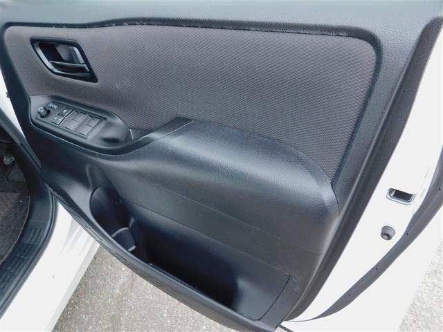 ノア Ｘ　ブレーキサポート　イモビライザー　アイドリングストッ　ＤＶＤ再生可　ＡＵＸ　デュアルエアコン　クルーズＣ　バックモニタ－　地デジＴＶ　ＬＥＤランプ　スマートキ　オートエアコン　ＥＳＣ　ナビ＆ＴＶ　３列（29枚目）