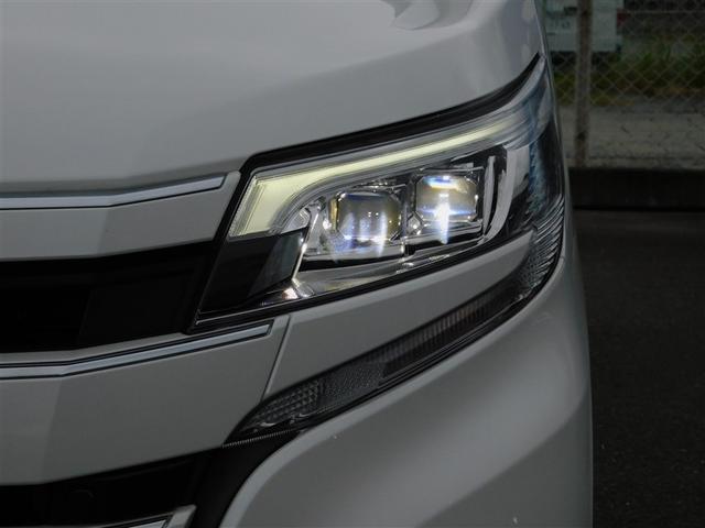 ノア Ｘ　ブレーキサポート　イモビライザー　アイドリングストッ　ＤＶＤ再生可　ＡＵＸ　デュアルエアコン　クルーズＣ　バックモニタ－　地デジＴＶ　ＬＥＤランプ　スマートキ　オートエアコン　ＥＳＣ　ナビ＆ＴＶ　３列（30枚目）