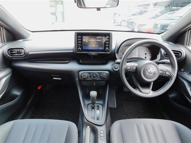 ヤリス Ｘ　被害軽減ブレーキ　Ｂカメラ　ドラレコ付　キーレスエントリー　ワンオーナー　スマートキー＆プッシュスタート　点検記録簿　ミュージックプレイヤー接続可　クルーズコントロール　ＥＴＣ車載器　ＥＳＣ　ＡＢＳ（5枚目）