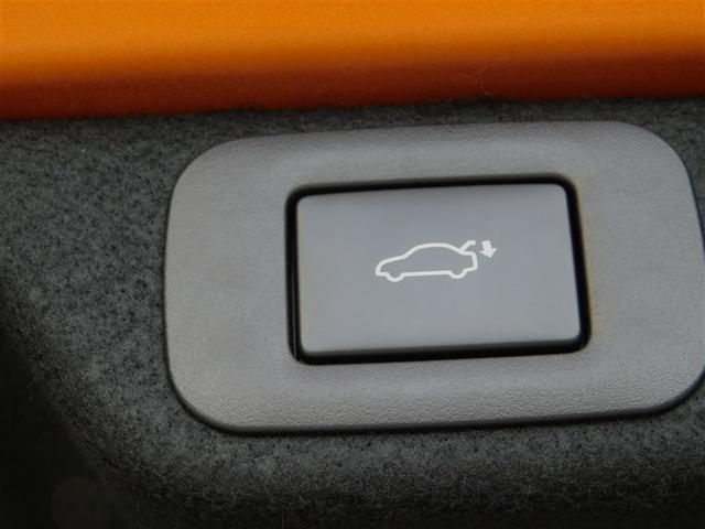 クラウンクロスオーバー ＲＳアドバンスド　衝突回避　元試乗車　オートクルーズコントロール　横滑り防止　フルセグＴＶ　パワーシート　レザーシート　ＬＥＤ　アルミホイール　ＡＣ１００Ｖ　スマートキー　ＡＢＳ　ＴＶ　フルオートエアコン　ＥＴＣ（12枚目）