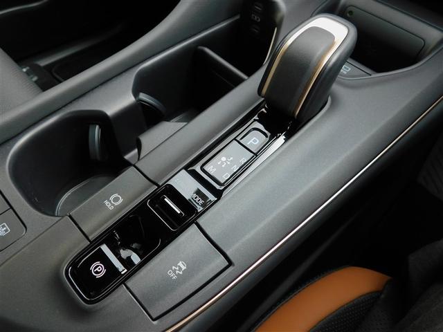 クラウンクロスオーバー ＲＳアドバンスド　衝突回避　元試乗車　オートクルーズコントロール　横滑り防止　フルセグＴＶ　パワーシート　レザーシート　ＬＥＤ　アルミホイール　ＡＣ１００Ｖ　スマートキー　ＡＢＳ　ＴＶ　フルオートエアコン　ＥＴＣ（23枚目）