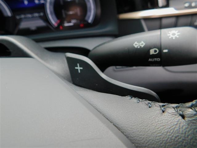 クラウンクロスオーバー ＲＳアドバンスド　衝突回避　元試乗車　オートクルーズコントロール　横滑り防止　フルセグＴＶ　パワーシート　レザーシート　ＬＥＤ　アルミホイール　ＡＣ１００Ｖ　スマートキー　ＡＢＳ　ＴＶ　フルオートエアコン　ＥＴＣ（28枚目）