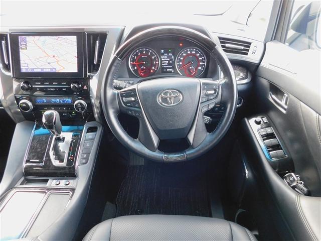 アルファード 2.5S Cパッケージ 両電動ドア Bモニタ 地デジ 1オーナー DVD再生可能 リアオートエアコン TV 横滑り防止 クルコン AC100V電源 セキュリティ ETC車載器 LEDヘッドライト スマートキー エアコン 3列(4枚目)