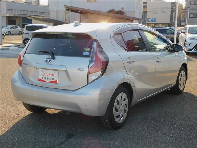 アクア Ｓ　スマートキープッシュスタート　キーレスエントリ　ＬＥＤヘッドライト　フルセグ地デジ　イモビ　ナビ＆ＴＶ　ワンオーナー車　オートエアコン　デュアルエアバック　ＥＳＣ　Ｂカメラ　パワーウィンドウ　ＥＴＣ（3枚目）