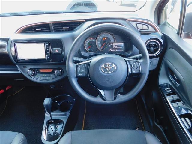 ヴィッツ F アミー ABS 横滑り防止装置 フルオートエアコン LEDライト エアバッグ ナビTV 盗難防止装置 Bモニター メモリーナビ フルセグTV ワンオーナー 衝突被害軽減システム スマートキー DVD再生(4枚目)