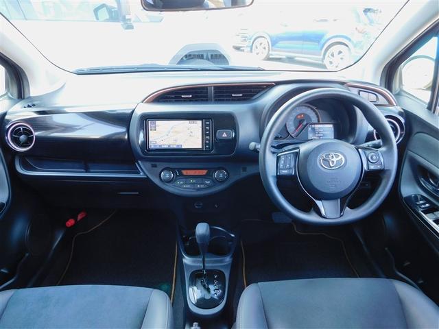 ヴィッツ F アミー ABS 横滑り防止装置 フルオートエアコン LEDライト エアバッグ ナビTV 盗難防止装置 Bモニター メモリーナビ フルセグTV ワンオーナー 衝突被害軽減システム スマートキー DVD再生(5枚目)