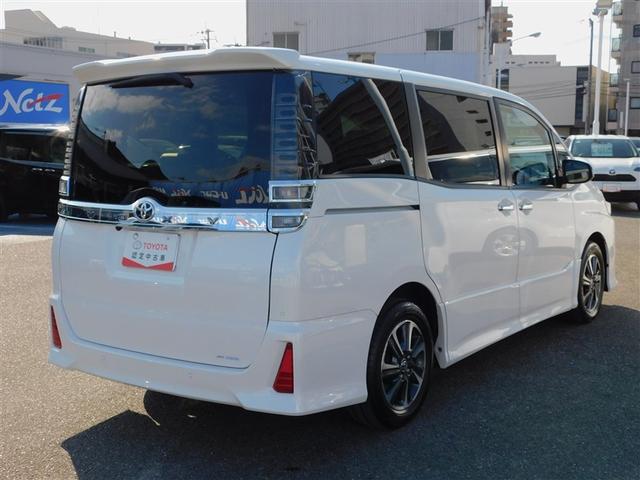 ヴォクシー ZS 煌III プリクラッシュ スマートキ アイスト DVD再生機能 記録簿付き 横滑り防止装置 ナビTV アルミ 三列シート WAC 盗難防止 オートエアコン キーレス ETC装備 パワステ メモリナビ クルコン(3枚目)