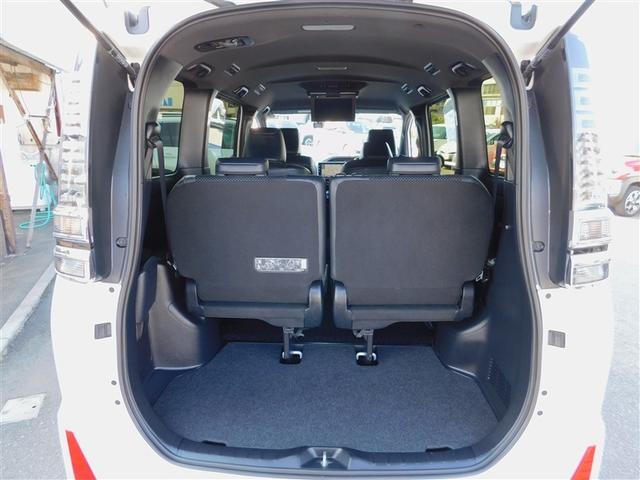 ヴォクシー ZS 煌III プリクラッシュ スマートキ アイスト DVD再生機能 記録簿付き 横滑り防止装置 ナビTV アルミ 三列シート WAC 盗難防止 オートエアコン キーレス ETC装備 パワステ メモリナビ クルコン(10枚目)