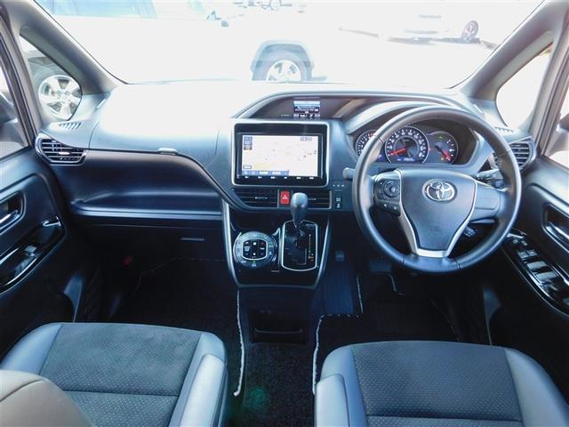 ヴォクシー ZS 煌III プリクラッシュ スマートキ アイスト 記録簿付き 横滑り防止装置 ナビTV アルミ 三列シート WAC 盗難防止 オートエアコン キーレス ETC装備 パワステ メモリナビ クルコン ABS AUX(5枚目)