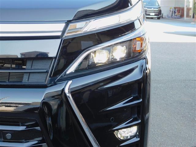 ヴォクシー ZS 煌III プリクラッシュ スマートキ アイスト 記録簿付き 横滑り防止装置 ナビTV アルミ 三列シート WAC 盗難防止 オートエアコン キーレス ETC装備 パワステ メモリナビ クルコン ABS AUX(31枚目)