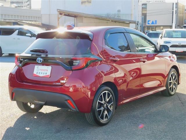 ヤリス ハイブリッドＺ　ＰＣＳ　整備記録簿　ＤＶＤ　地デジ　ＡＷ　Ｂカメラ　ドラレコ付　ＬＥＤランプ　スマキー　ＥＴＣ付き　テレビ　メディアプレイヤー接続　ＶＳＣ　パワステ　１オナ車　クルコン　カーテンエアバック　キーフリー（3枚目）