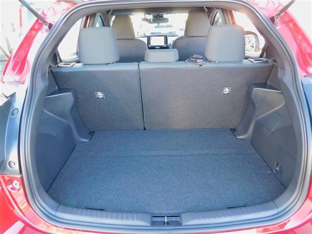 ヤリス ハイブリッドＺ　ＰＣＳ　整備記録簿　ＤＶＤ　地デジ　ＡＷ　Ｂカメラ　ドラレコ付　ＬＥＤランプ　スマキー　ＥＴＣ付き　テレビ　メディアプレイヤー接続　ＶＳＣ　パワステ　１オナ車　クルコン　カーテンエアバック　キーフリー（10枚目）