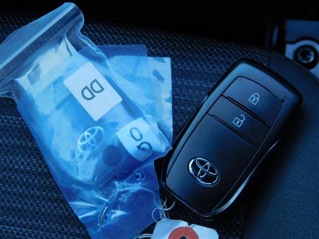 ヤリス ハイブリッドＺ　ＰＣＳ　整備記録簿　ＤＶＤ　地デジ　ＡＷ　Ｂカメラ　ドラレコ付　ＬＥＤランプ　スマキー　ＥＴＣ付き　テレビ　メディアプレイヤー接続　ＶＳＣ　パワステ　１オナ車　クルコン　カーテンエアバック　キーフリー（26枚目）