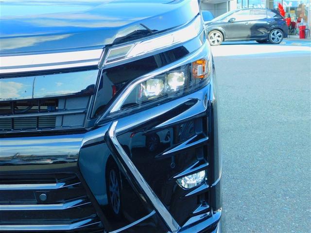 ヴォクシー ＺＳ　煌ＩＩＩ　バックガイドモニタ　両側Ｐドア　ＡＷ　メディアプレイヤー接続　ＬＥＤライト　Ａストップ　リアオートエアコン　イモビ　スマートキープッシュスタート　ワンオーナ　ＤＶＤ再生可　ＥＴＣ装備　キーレス　ＡＢＳ（31枚目）