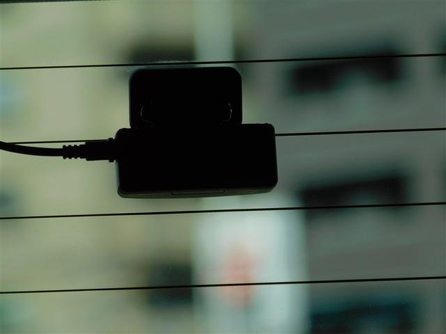 ヴォクシー ハイブリッドS-Z 両側Pドア カーテンエアバック スマキ プリクラッシュセーフティシステム Wエアコン Rカメラ DVDプレーヤー 地デジ アルミ 100V テレビ クルーズコントロール 横滑り防止機能 LEDランプ(22枚目)