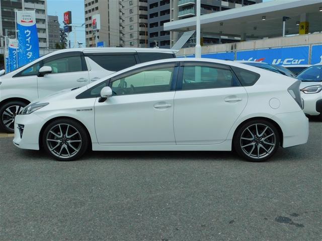 プリウス Ｓツーリングセレクション・Ｇ’ｓ　横滑防止　スマキー　サイドエアバッグ　運転席エアバッグ　リアカメラ　アルミ　ナビ＆ＴＶ　助手席エアバッグ　ＤＶＤ再生機能　イモビライザー　地デジＴＶ　キーレスエントリー　メモリーナビ　１オーナー　ＡＣ（3枚目）