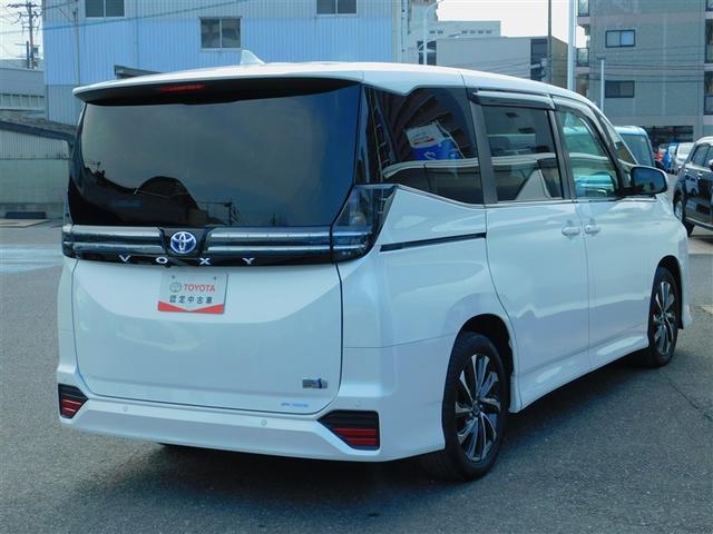 ヴォクシー ハイブリッドＳ－Ｚ　両側Ｐドア　カーテンエアバック　スマキ　プリクラッシュセーフティシステム　Ｗエアコン　Ｒカメラ　ＤＶＤプレーヤー　地デジ　アルミ　１００Ｖ　テレビ　クルーズコントロール　横滑り防止機能　ＬＥＤランプ（4枚目）