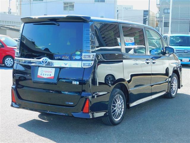ヴォクシー ハイブリッドＺＳ　煌ＩＩＩ　両側オートスライドドア　点検記録簿　ＬＥＤライト　オートクルーズ　Ｂモニター　ＡＢＳ　エアバッグ　横滑り防止機能　アルミ　スマキー　キーレス　オートエアコン　ＤＶＤ再生可能　フルセグＴＶ　ナビ＆ＴＶ（4枚目）
