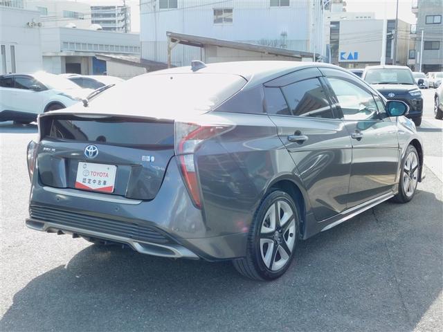 プリウス Ａツーリングセレクション　スマートキ－　アクティブクルーズ　ＥＴＣ車載器　ドラレコ付き　ＴＶナビ　ＬＥＤライト　キーフリー　イモビライザー　地デジ　サイドエアバッグ　横滑防止装置　ＤＶＤ再生機能　アルミホイール　ＡＵＸ　ＡＡＣ（4枚目）