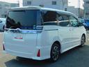 ヴォクシー ＺＳ　煌ＩＩ　ヘッドライトＬＥＤ　スマキー　ＤＶＤ再生可　ワンオーナー車　リヤカメラ　ＥＴＣ車載器　メディアプレイヤー接続　地デジＴＶ　セキュリティアラーム　ウォークスルー　リアエアコン　ＶＳＣ　助手席エアバック（4枚目）