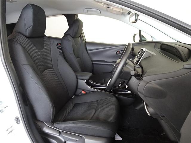 プリウス Ｓセーフティプラス　衝突被害軽減システム　メモリーナビ　フルセグ　バックカメラ　ＥＴＣ　ＬＥＤヘッドランプ　スマートキー（4枚目）