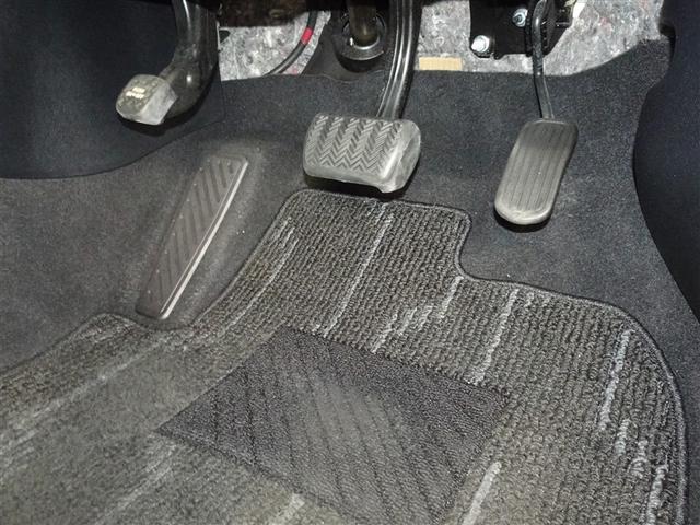 プリウス Ｓセーフティプラス　衝突被害軽減システム　メモリーナビ　フルセグ　バックカメラ　ＥＴＣ　ＬＥＤヘッドランプ　スマートキー（11枚目）