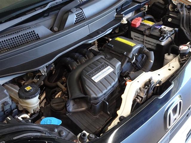 エンジンルームも念入りに清掃しております。