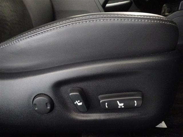 パワーシート搭載。微妙な調整が手軽にでき、ピッタリのポジションで運転することが可能です。