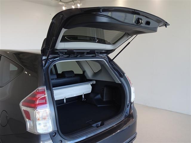 バックドアを開いた状態です。