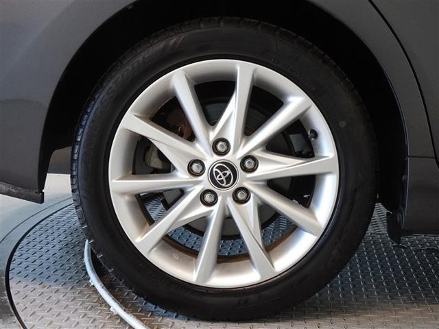 高級感と走りを引き立たせる、純正アルミを装備しています。