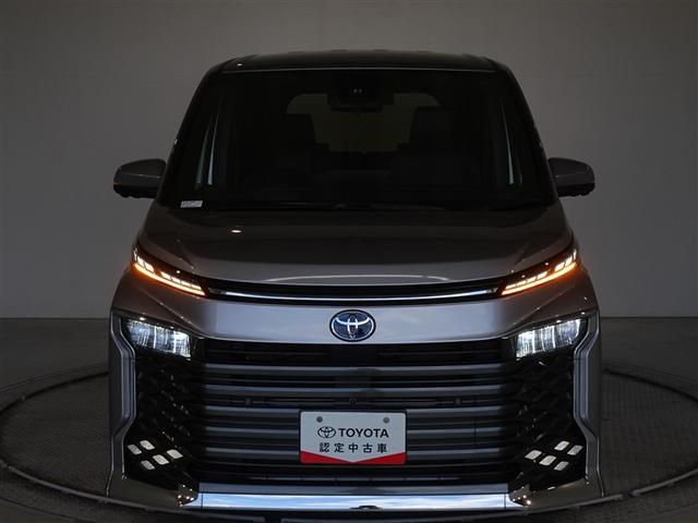 ヴォクシー ハイブリッドＳ－Ｚ　衝突被害軽減システム　メモリーナビ　フルセグ　後席モニター　バックカメラ　ＥＴＣ　両側電動スライド　３列シート　ＬＥＤヘッドランプ　スマートキー　乗車定員７人（29枚目）