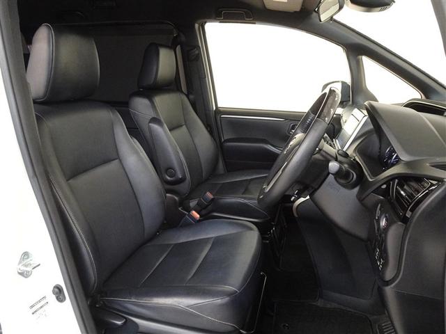 レザー調（合皮製）で高級感・機能性を融合させた快適なシートです。