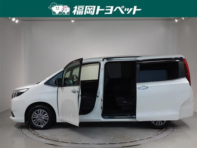 両側パワースライドドア付きだから、狭い駐車スペースなどでの　乗り降りラクラク！小さなお子さまのいるご家庭には嬉しい装備。