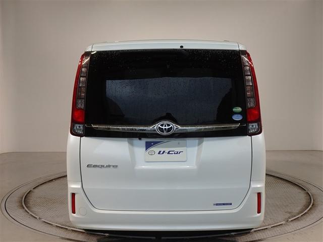 縦開きのバックドアです、雨の日も濡れにくいですよ。