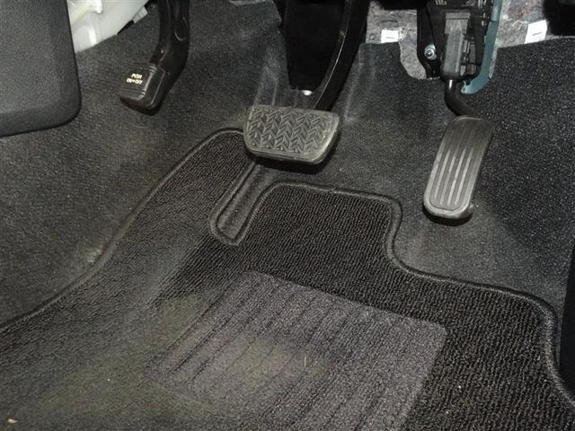 シエンタ ハイブリッド　ファンベースＧ　クエロ　衝突被害軽減システム　メモリーナビ　フルセグ　バックカメラ　ＥＴＣ　両側電動スライド　ＬＥＤヘッドランプ　スマートキー（11枚目）