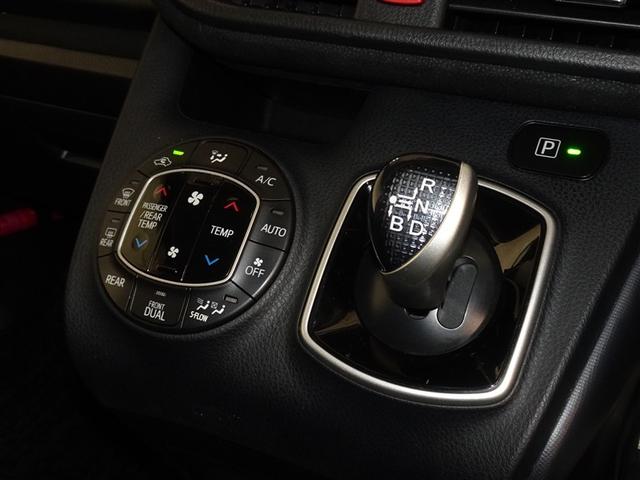 ���E�Ɨ��ŉ��x�R���g���[�����ł���I�[�g�G�A�R���𑕔����Ă��܂��B