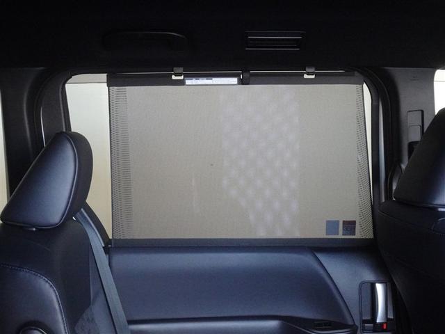 �Z�J���h�V�[�g�̑��K���X�ɂ͓��悯�̃V�F�[�h�𑕔����Ă��܂��B�����������̃J�b�g�ɁA�v���C�o�V�[�΍�Ƃ��Ă��d�󂵂܂��B