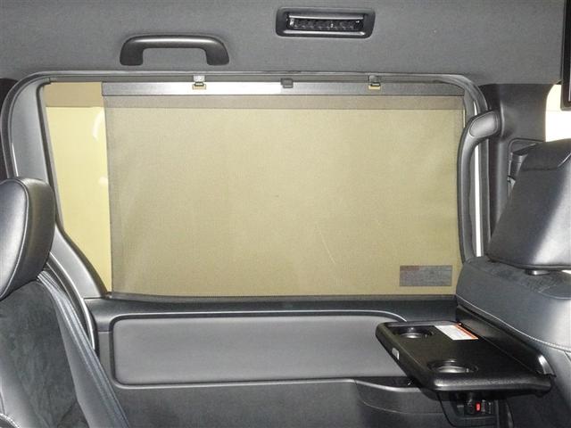 �Z�J���h�V�[�g�̑��K���X�ɂ͓��悯�̃V�F�[�h�𑕔����Ă��܂��B�����������̃J�b�g�ɁA�v���C�o�V�[�΍�Ƃ��Ă��d�󂵂܂��B