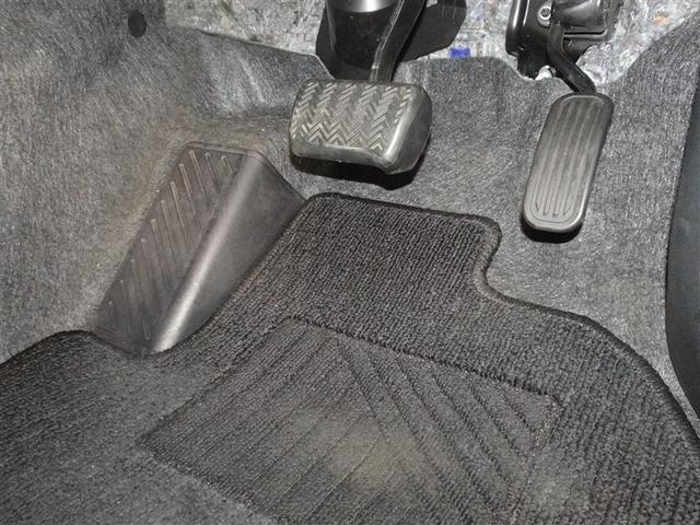 ヤリス ハイブリッドＧ　衝突被害軽減システム　メモリーナビ　バックカメラ　ＥＴＣ　スマートキー（10枚目）