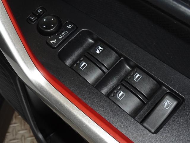 �d���i�[���h�A�~���[�E�p���[�E�C���h�E�𑕔����Ă��܂��B