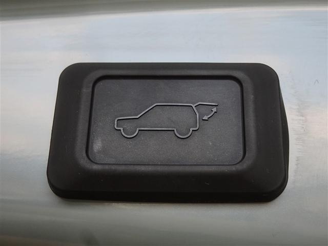 �p���[�o�b�N�h�A�𑕔����Ă��܂��B�o�b�N�h�A���^�]�Ȃ�����J�ł��܂��A�֗��ł���B