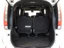 7人乗車時でも十分なスペースのトランクルームです。