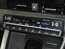 左右独立で温度コントロールができるオートエアコンを装備しています。シートヒーターも装備しています。