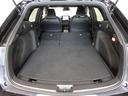 セカンドシートを倒した状態です。セカンドシートは独立可倒、荷物に合わせてラゲッジスペースをアレンジできます。