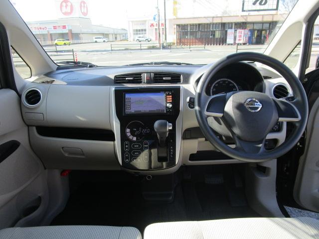 デイズ Ｘ　Ｖセレクション＋セーフティＩＩ　バックカメラ　ナビ　衝突被害軽減システム　スマートキー　アイドリングストップ　ベンチシート　ＣＶＴ　盗難防止システム　ＡＢＳ　ＥＳＣ　ミュージックプレイヤー接続可　衝突安全ボディ　エアコン（2枚目）