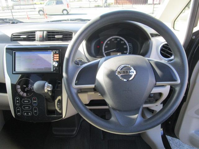 デイズ Ｘ　Ｖセレクション＋セーフティＩＩ　バックカメラ　ナビ　衝突被害軽減システム　スマートキー　アイドリングストップ　ベンチシート　ＣＶＴ　盗難防止システム　ＡＢＳ　ＥＳＣ　ミュージックプレイヤー接続可　衝突安全ボディ　エアコン（3枚目）