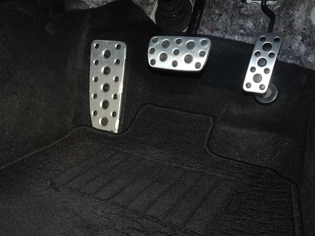 ８６ ＧＴリミテッド　ブラックパッケージ　メモリーナビ　フルセグ　バックカメラ　ＥＴＣ　フルエアロ　ＬＥＤヘッドランプ　スマートキー（11枚目）