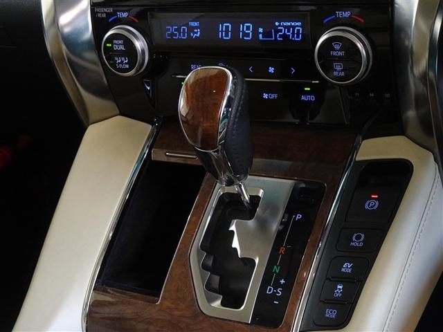 アルファードハイブリッド エグゼクティブラウンジ 衝突被害軽減システム メモリーナビ フルセグ 後席モニター バックカメラ ETC サンルーフ 両側電動スライド 3列シート LEDヘッドランプ 4WD スマートキー 乗車定員7人(13枚目)